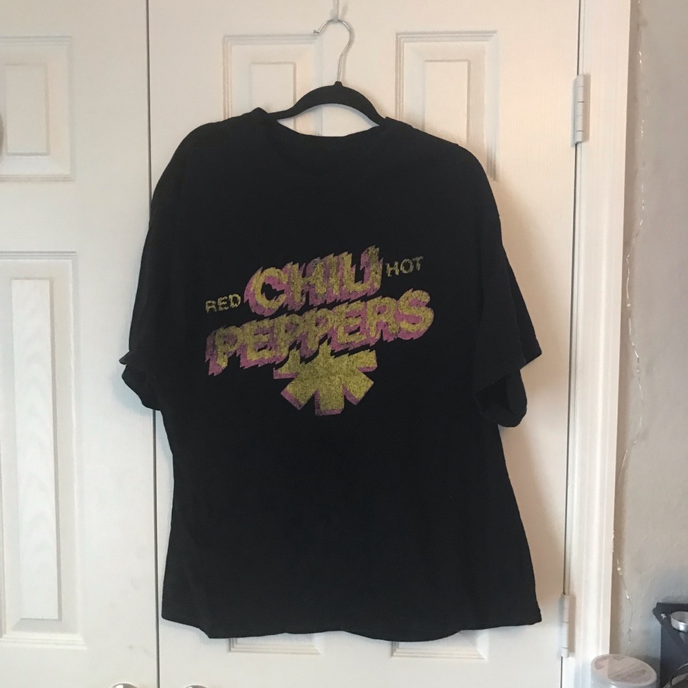 RED HOT CHILI PEPPERS GRAPHIC TEE